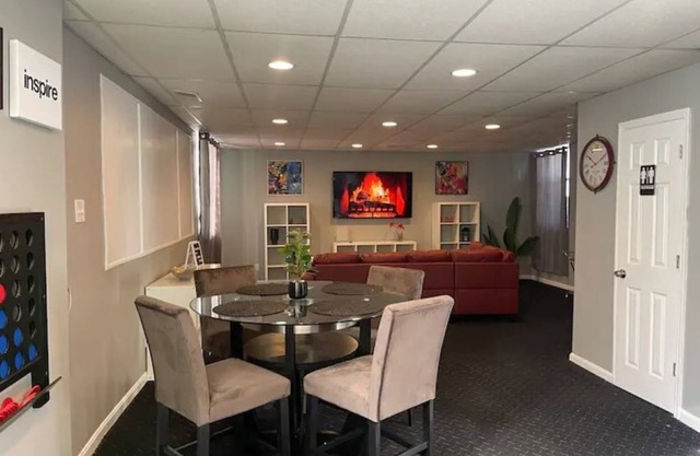 Urban Retreat-Walk to UC, Hospitals and the Zoo. Minutes from OTR and Downtown.