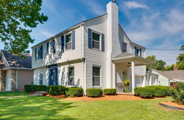 Urbandale Oasis: Game Room, Patio, Grill & More!