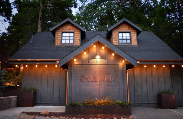 Ursus by Freewyld | Cabin + Hot Tub Close to Town