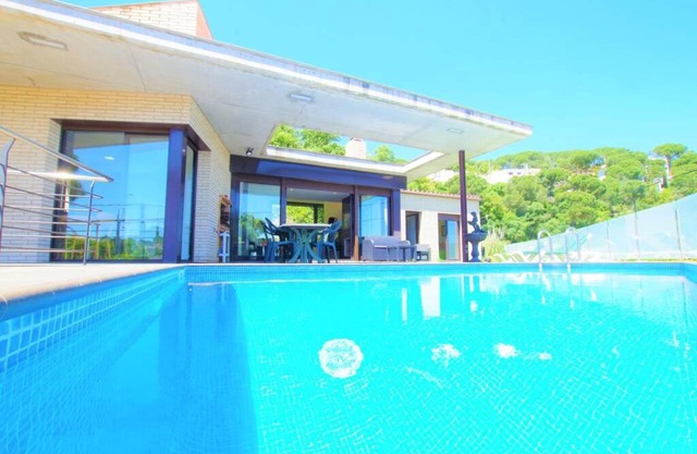V&V LLORET-VILLA NICOLE moderna villa para 9 PAX con piscina privada y barbacoa