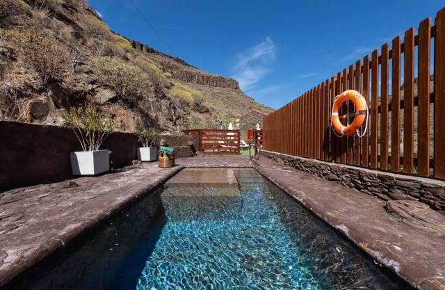 Vacation Home 'Paisajes Rurales Y Piscina Privada' with Mountain View, Wi-Fi and Air Conditioning