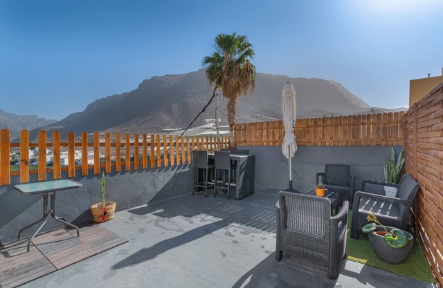 Vacation Home 'La Casa De Yakelin' with Private Terrace and Wi-Fi