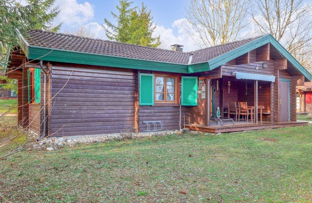 Vacation and relaxation in nature in your cozy wooden house in the vacation park Lauterdörfle.