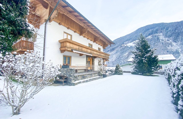Vacation apartment 5 min to the ski area in Aschau im Zillertal 2nd floor