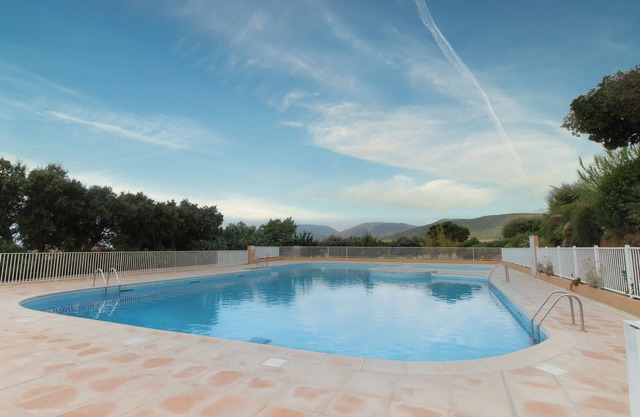 Vacation apartment with swimming pool in the residence