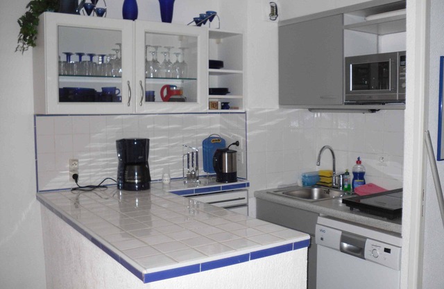 Vacation apartment in a small complex, with pool, parking space, loggia, terrace