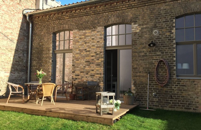 Vacation apartment in lovingly renovated coach house on the island (50 m to the water)