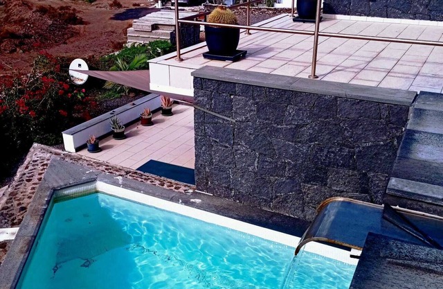 Vacation 'Atlantis' with Sea View, Wi-Fi and Air Conditioning