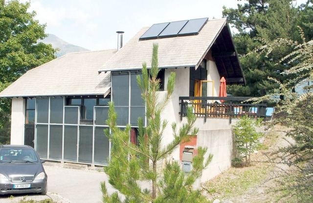Vacation home "Embrun 7 Pièces, 12 couchages" with mountain and lake views, private pool