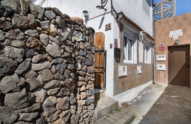 Vacation Home 'Casa Acogedora' with Private Terrace and Wi-Fi