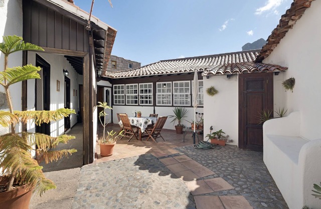 Vacation Home "Casa Rural El Palmar" with Mountain View, Private Terrace & Wi-Fi
