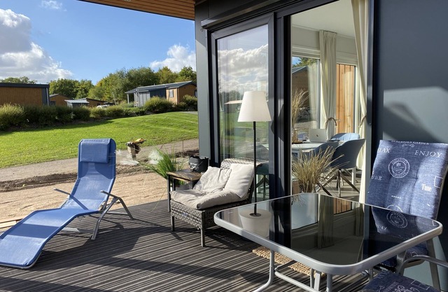 Vacation home directly on the lake, 3 minutes to the water ski facility, Süsel Seeparx