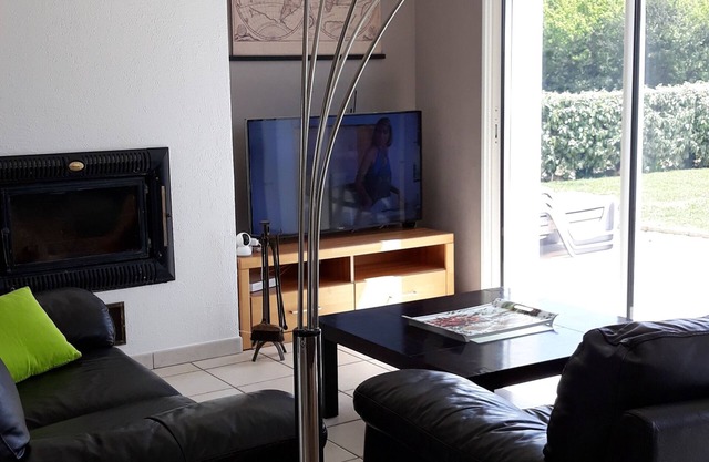 Vacation home located in a cul-de-sac 800 metres from the beach