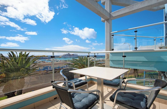 Vacation Home "Mar y Luz" with Sea View, Private Terrace & Wi-Fi
