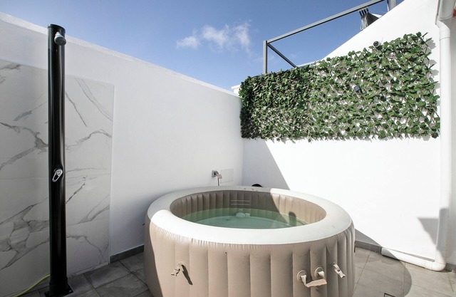 Vacation Home 'Tia Osa' with Private Pool, Shared Terrace and Wi-Fi