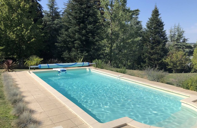 Vacation home with private pool and bicycles, near Riberac market