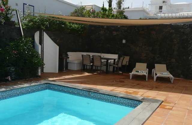 Vacation Rental 'Villa Loretta' with Sea View, Heated Pool & Wi-Fi