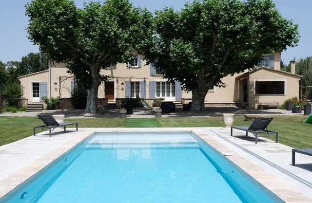 Vacation rental house with pool CAVAILLON LS2-376
