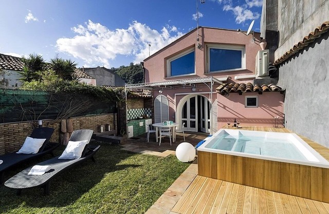Vacation rental in Sicily with beach access and view