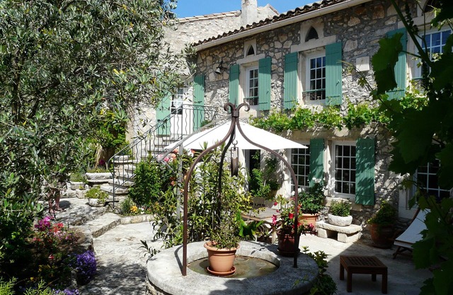Vacation rental villa pool Orgon LS1-117