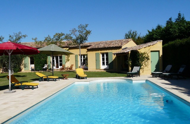 Vacation rental with heated pool Mouries LS1-140