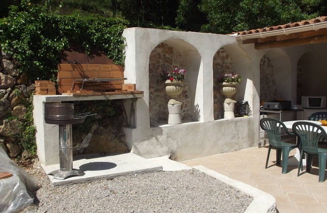 Vacations house everything is silent and you can tan peacefully by the pool