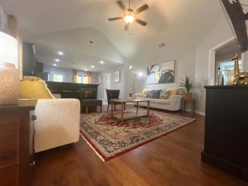 Valdosta 3-Bedroom Home with 5 beds near valdosta State & Hospital