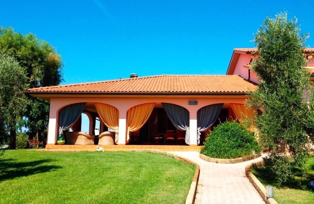 Vallegaia estate, complete relaxation with swimming pool, tennis, football