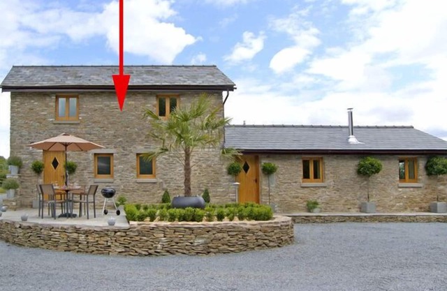 VALLEY VIEW, luxury holiday cottage, with open fire in Howle Hill