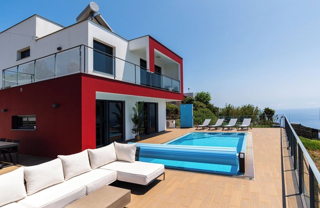 Valley View-Villa with heated pool and sauna