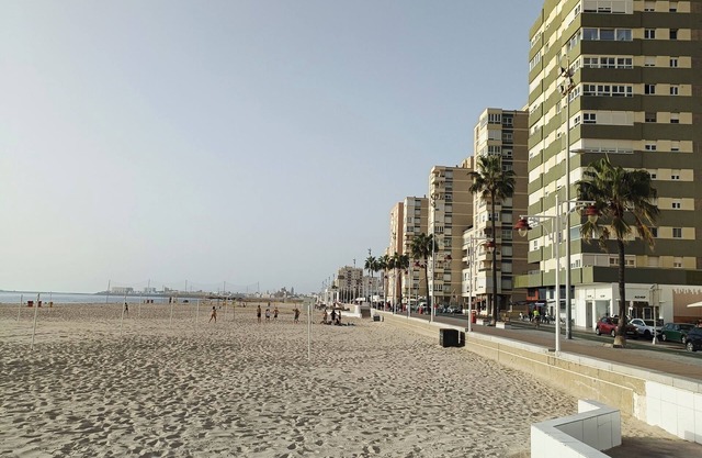 Value for money apartment next to Playa de la Victoria Beach