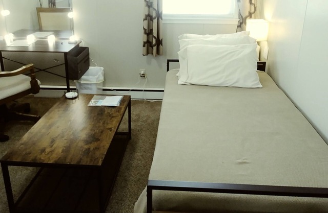 Value-minded Accommodations in Cozy Suburban Home