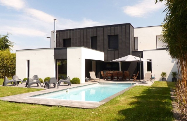 Vannes, luxury house with swimming pool