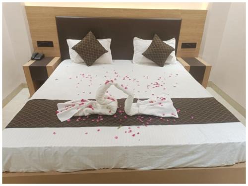VARANASI HOTEL R-U-D-R-A-M NEAR KASHI VISHWANATH TEMPLE AND GANGA GHAT - Fully Air Conditioned Rooms - #Wifi #Lift #Parking Available - A Premium Hotel In VARANASI