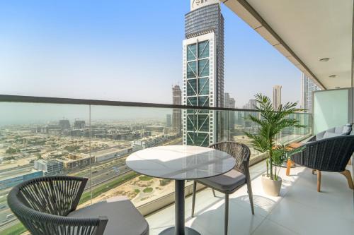 VayK - Spacious 2BR Inside Hotel with Full Amenities and Restaurants