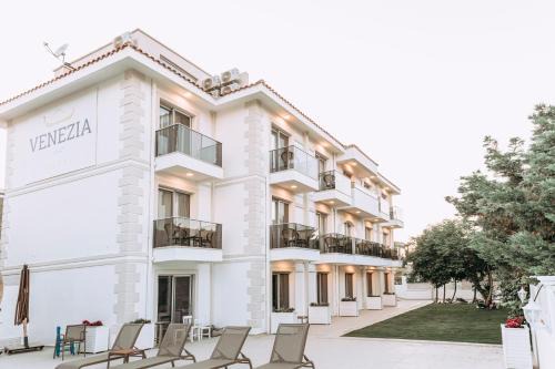 Venezia Alaçatı by Nobela