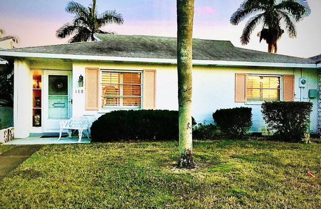 Venice charm on the Island with a Pool 55+ bungalow