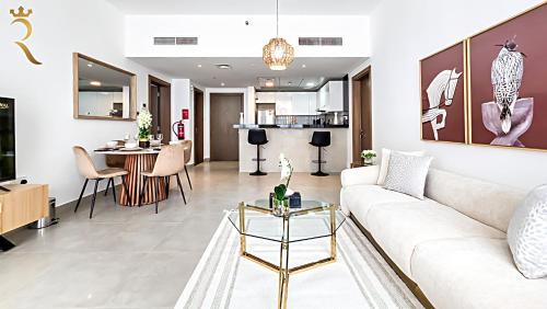 Vera Residences 2BR - Modern Poolside Retreat Near Yas Mall & Marina