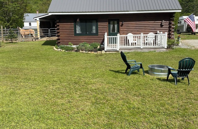 Vermont's Cozy Autumn Cabin at Trail End Ranch!