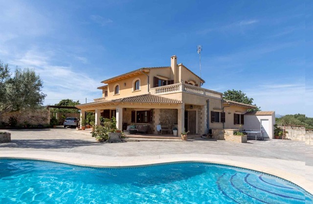Vernissa, charming country house with swimming pool