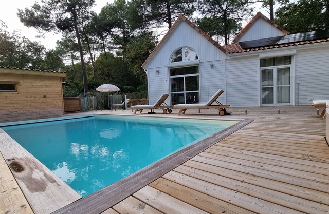 Very bright Scandinavian chalet located 3 min. from the lake and 10 min. of the