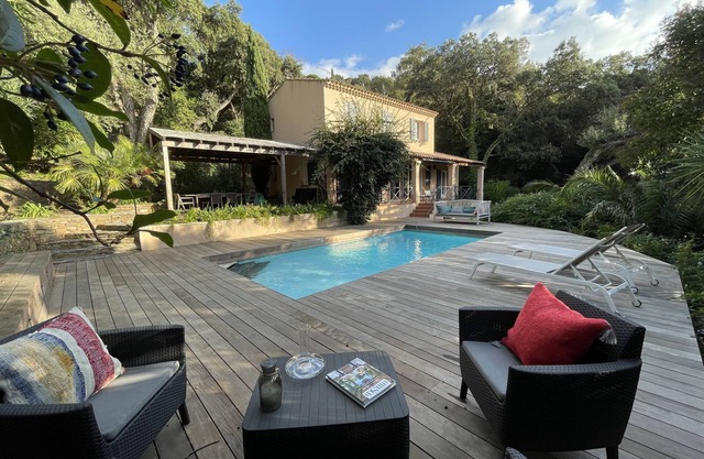 Very charming provencal villa for 8-10p, 300m fr. beach and village