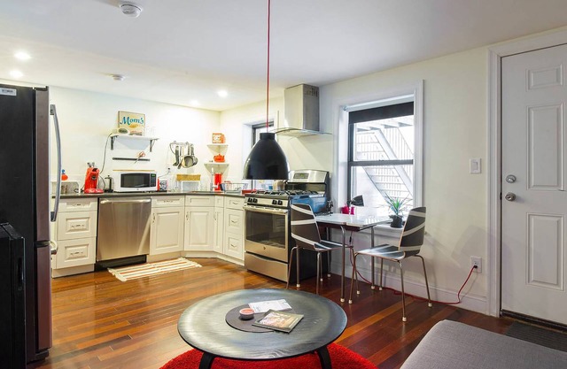 Very clean & cozy independant apt. in Brooklyn home