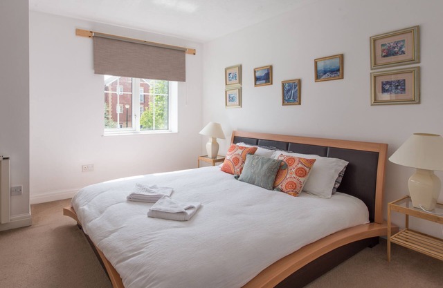 Very Large and extremely comfortable property in the heart of Cardiff Bay