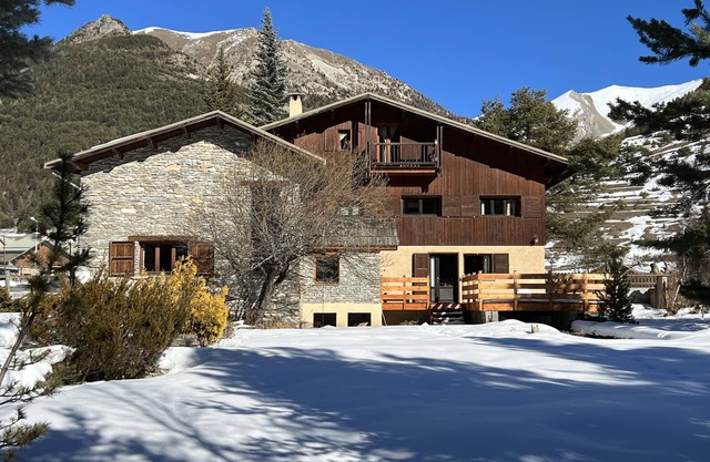Very large chalet in high mountains!