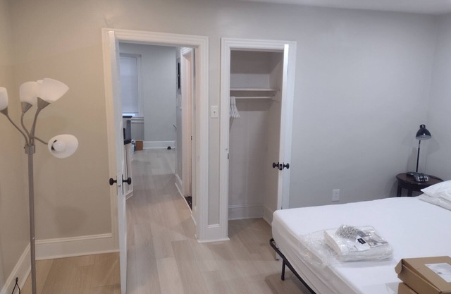 Very Large Studio with Easy Access to Center City and Outdoor access