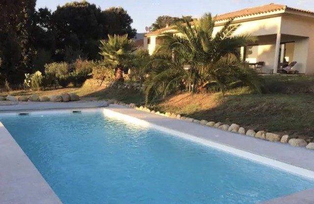 Very nice house with swimming pool, quiet, spacious