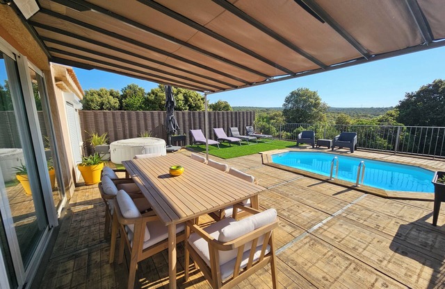 Very pleasant house, relaxing setting, breathtaking view of the Mont Ventoux