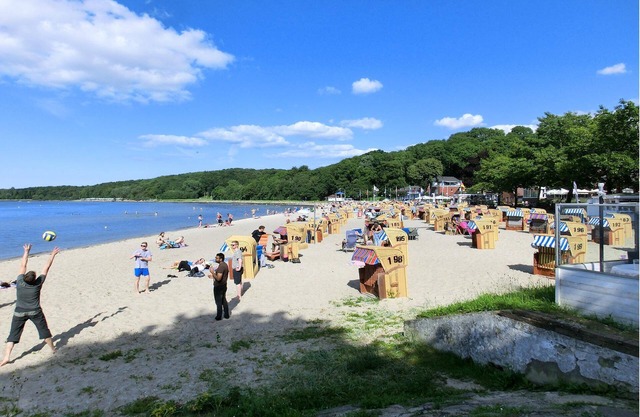 Very quiet location between the beach and the golf course