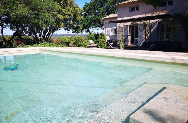 Very quiet property in lush greenery, not overlooked